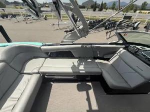 2017-mastercraft-xt23-136949-image23
