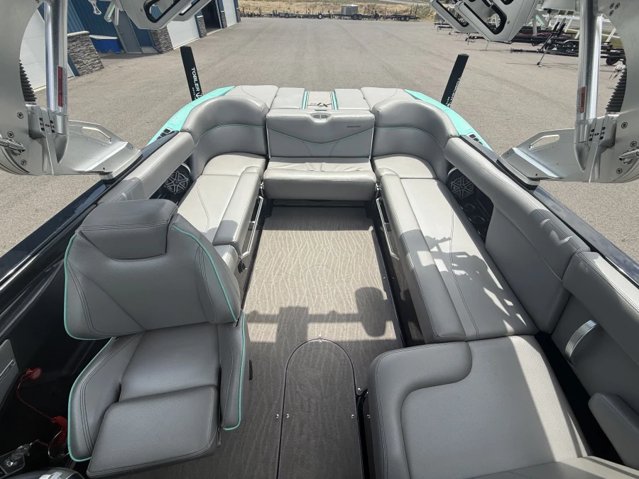 2017-mastercraft-xt23-136949-image25