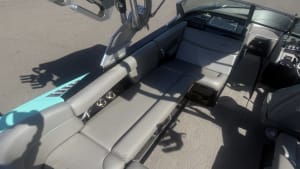 2017-mastercraft-xt23-136949-image3
