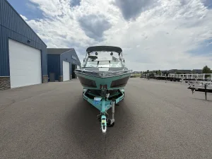 2017-mastercraft-xt23-136949-image3