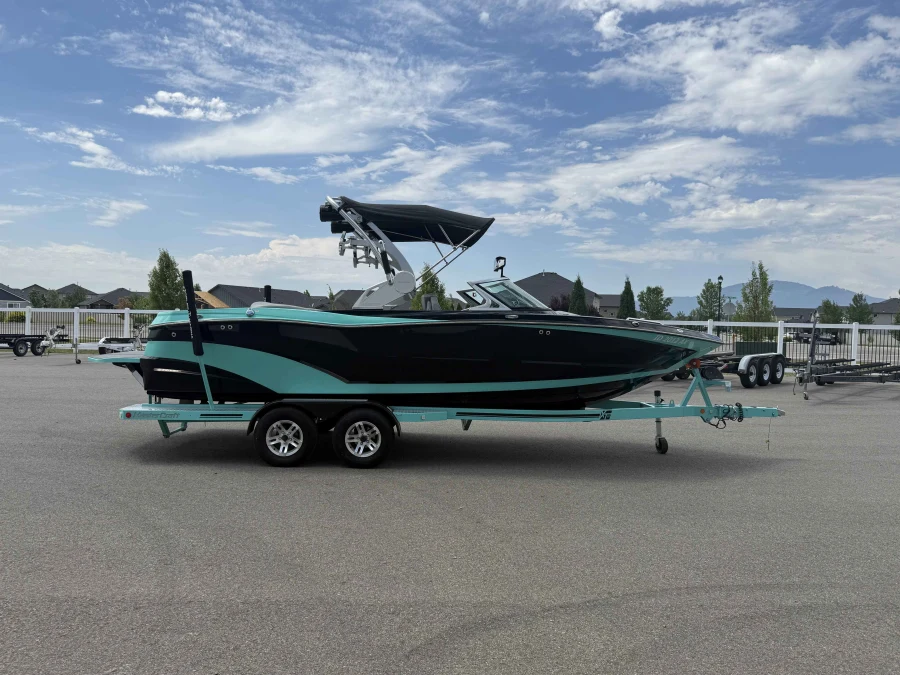 2017-mastercraft-xt23-136949-image5
