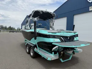2017-mastercraft-xt23-136949-image6