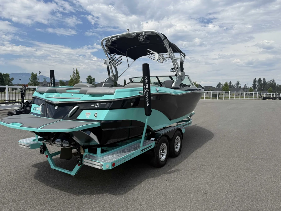 2017-mastercraft-xt23-136949-image7