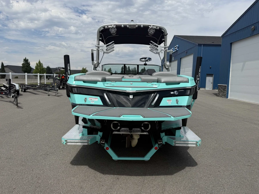 2017-mastercraft-xt23-136949-image8