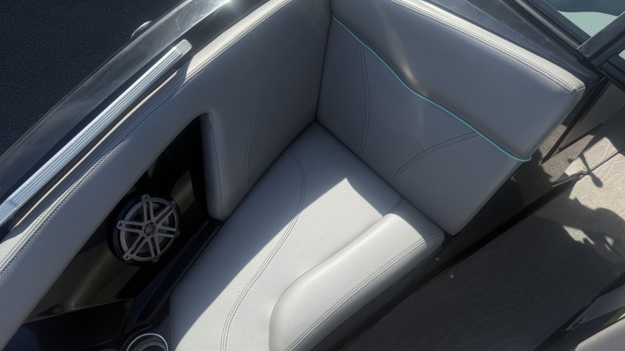 2017-mastercraft-xt23-136949-image9