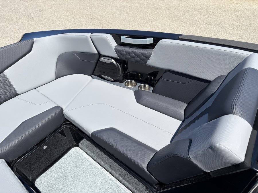 2026-mastercraft-xt24-136960-image12