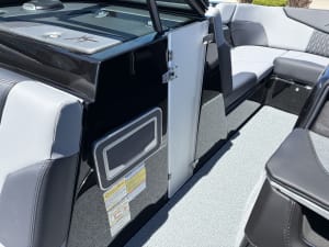 2026-mastercraft-xt24-136960-image14