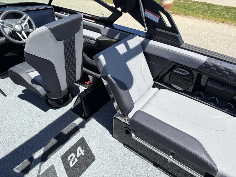 2026-mastercraft-xt24-143076-image23