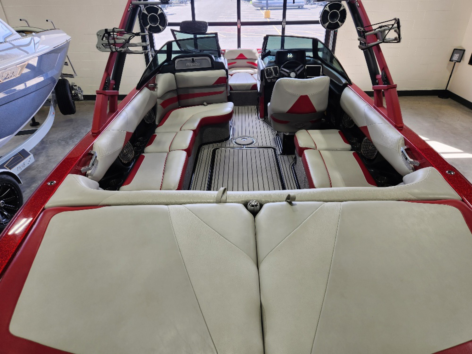 2015 Malibu Boats WAKESETTER 23 LSV W/ TRAILER (Consignment)