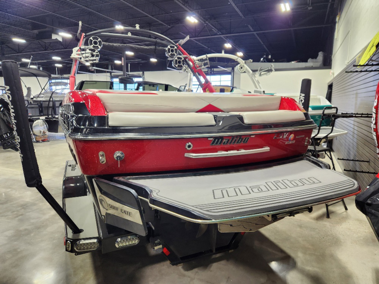2015 Malibu Boats WAKESETTER 23 LSV W/ TRAILER (Consignment)