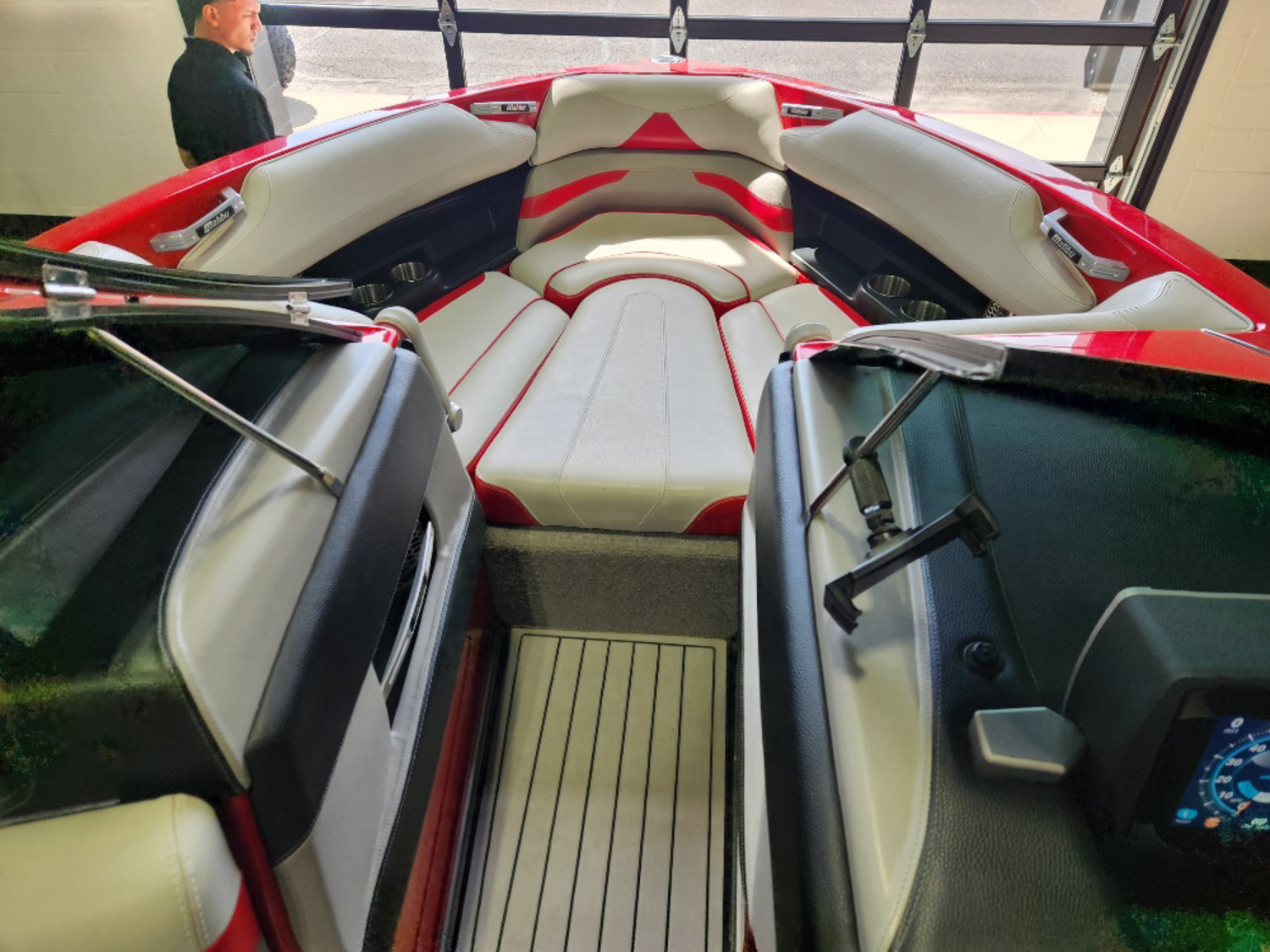 2015 Malibu Boats WAKESETTER 23 LSV W/ TRAILER (Consignment)
