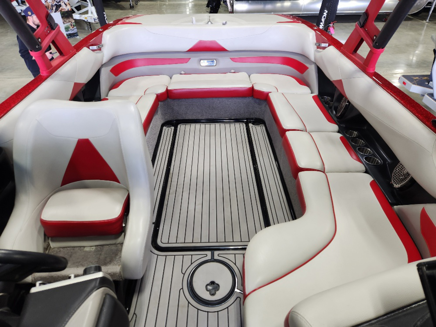 2015 Malibu Boats WAKESETTER 23 LSV W/ TRAILER (Consignment)