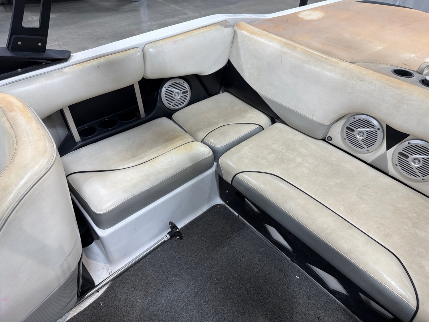 2011 Axis A20