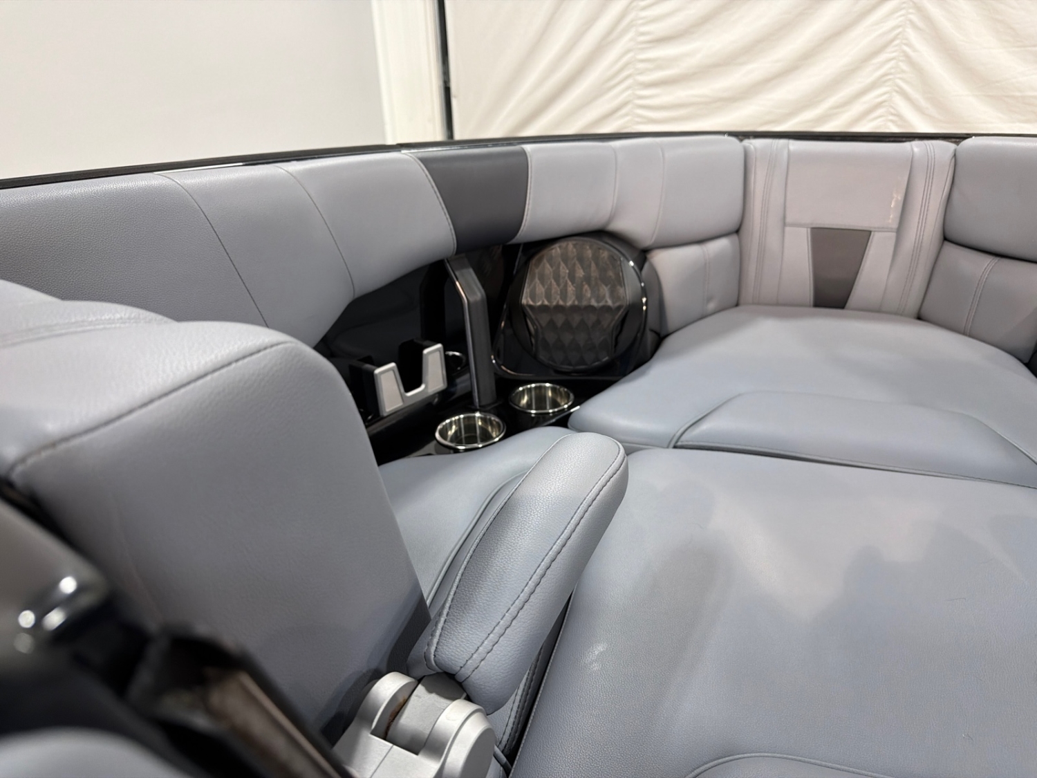 2023 Malibu 23 LSV