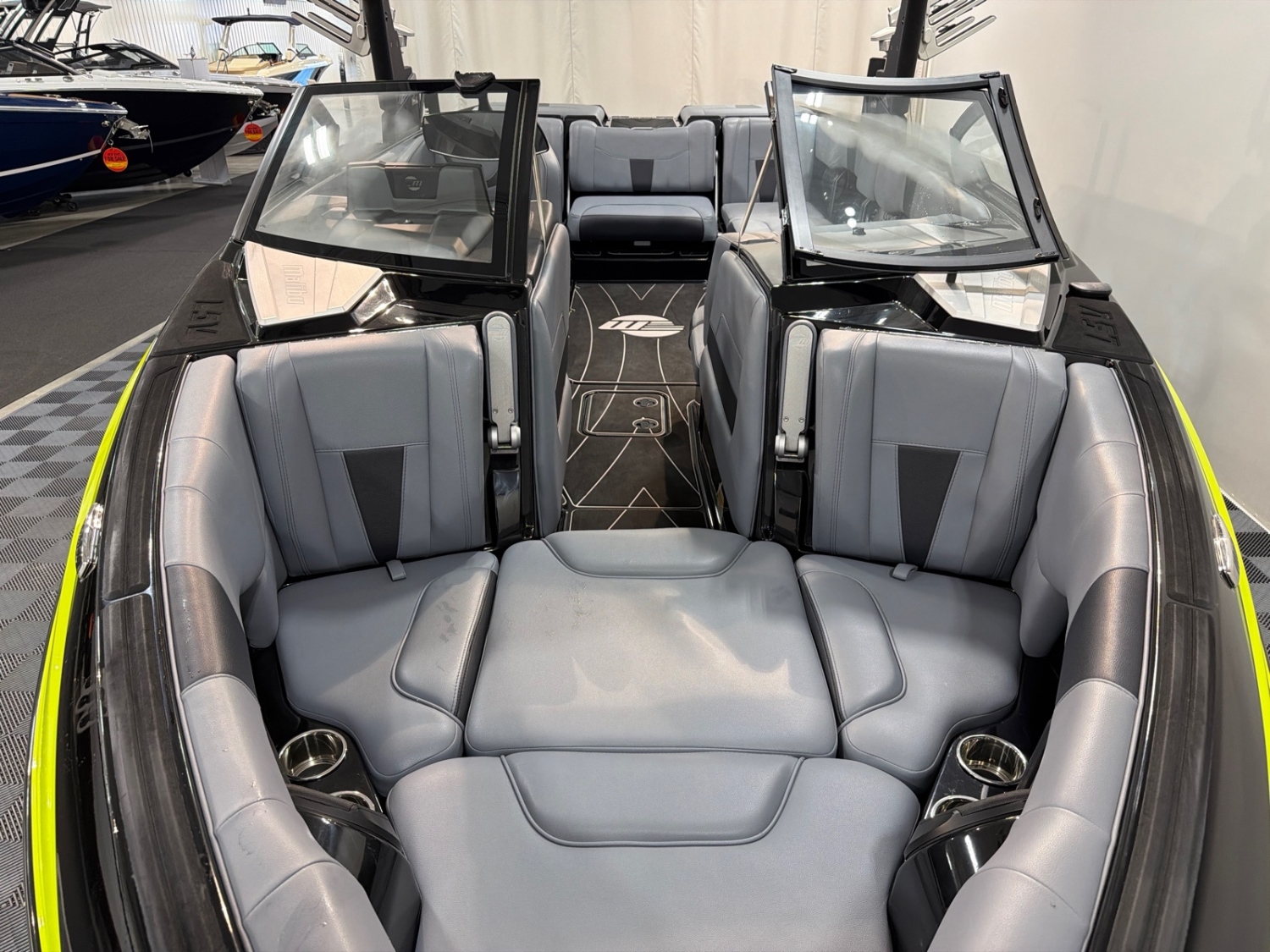 2023 Malibu 23 LSV