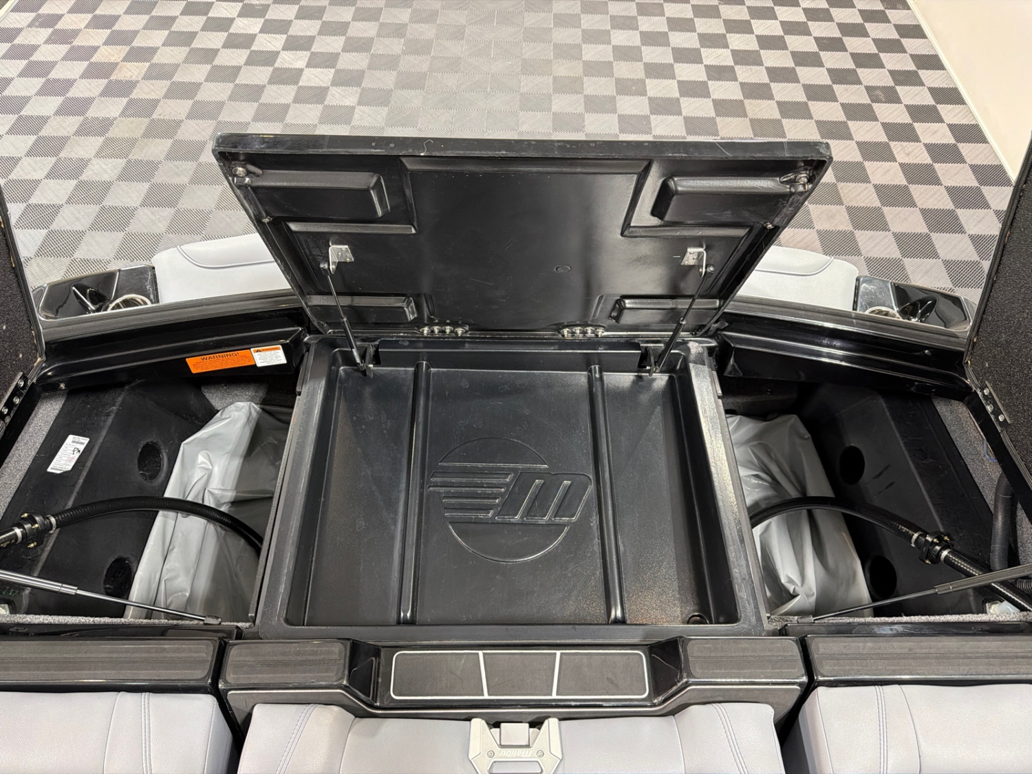 2023 Malibu 23 LSV