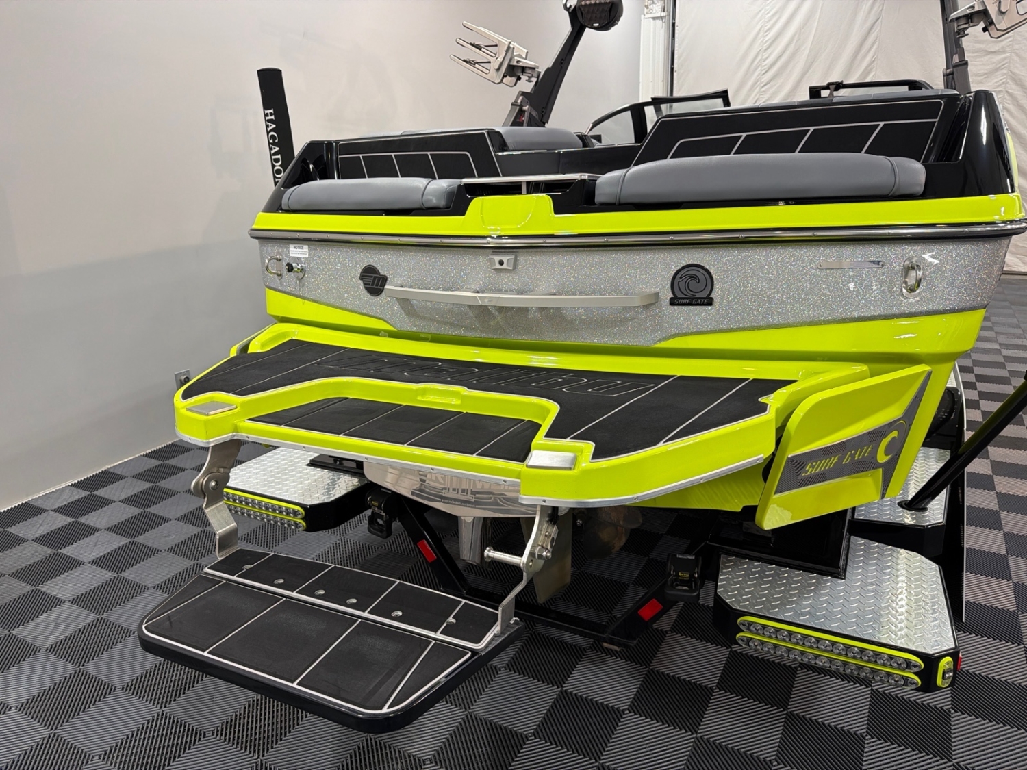 2023 Malibu 23 LSV