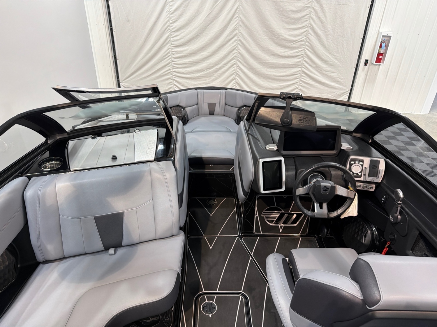 2023 Malibu 23 LSV