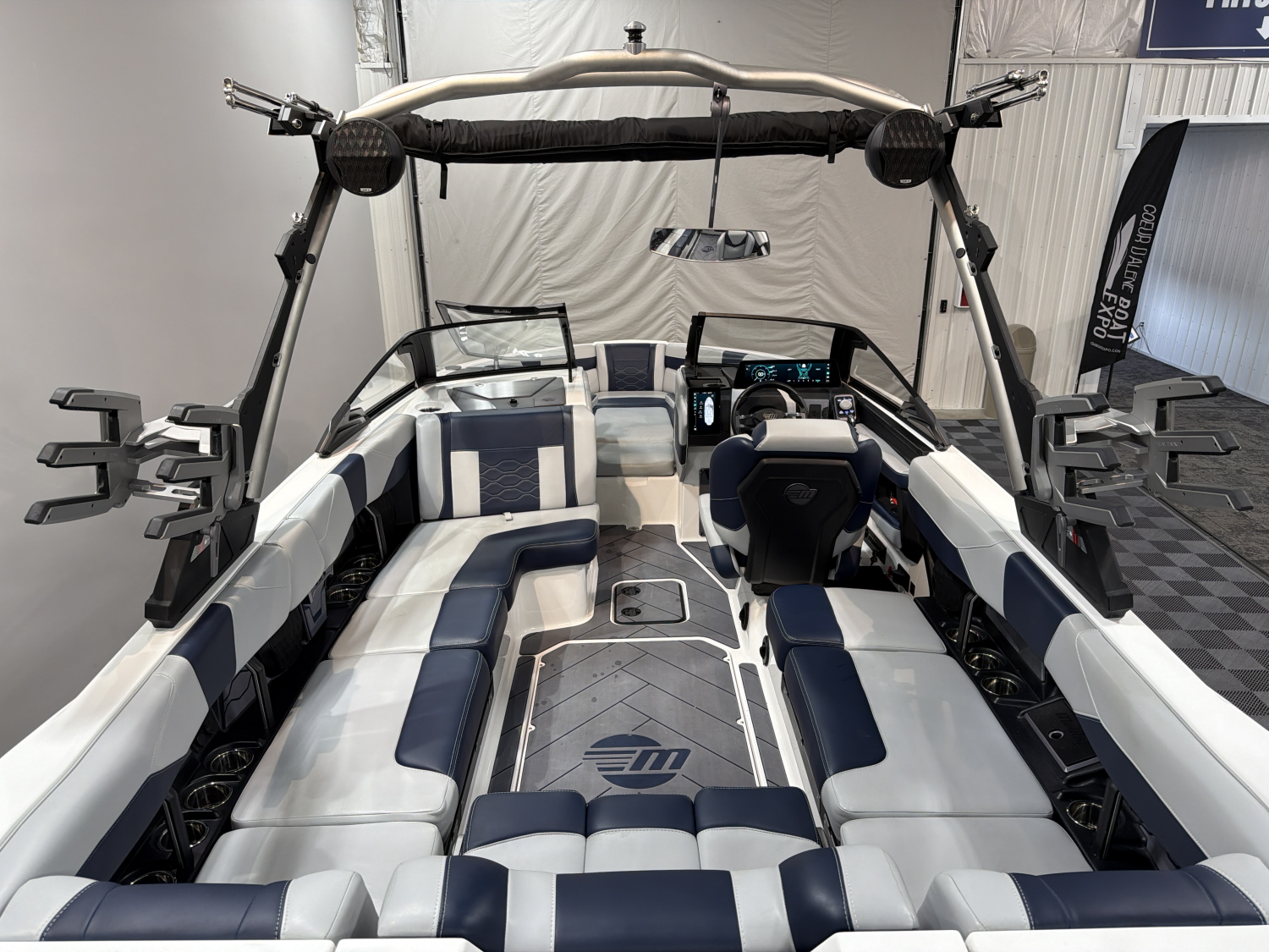 2025 Malibu 23 LSV