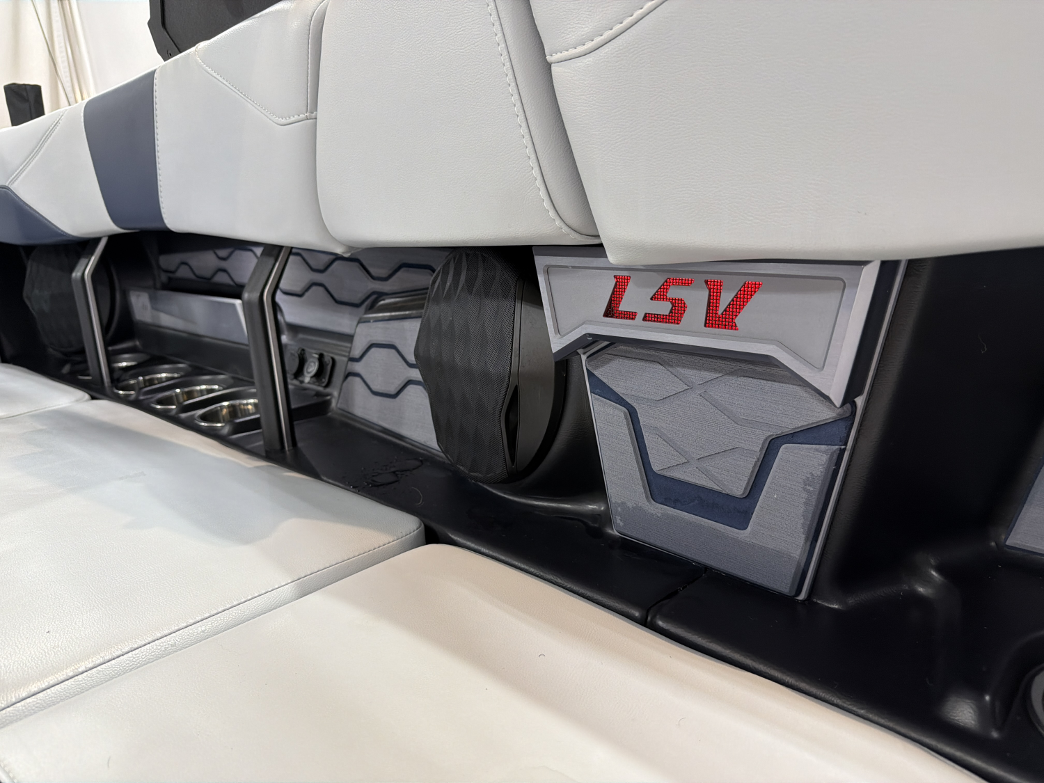 2025 Malibu 23 LSV