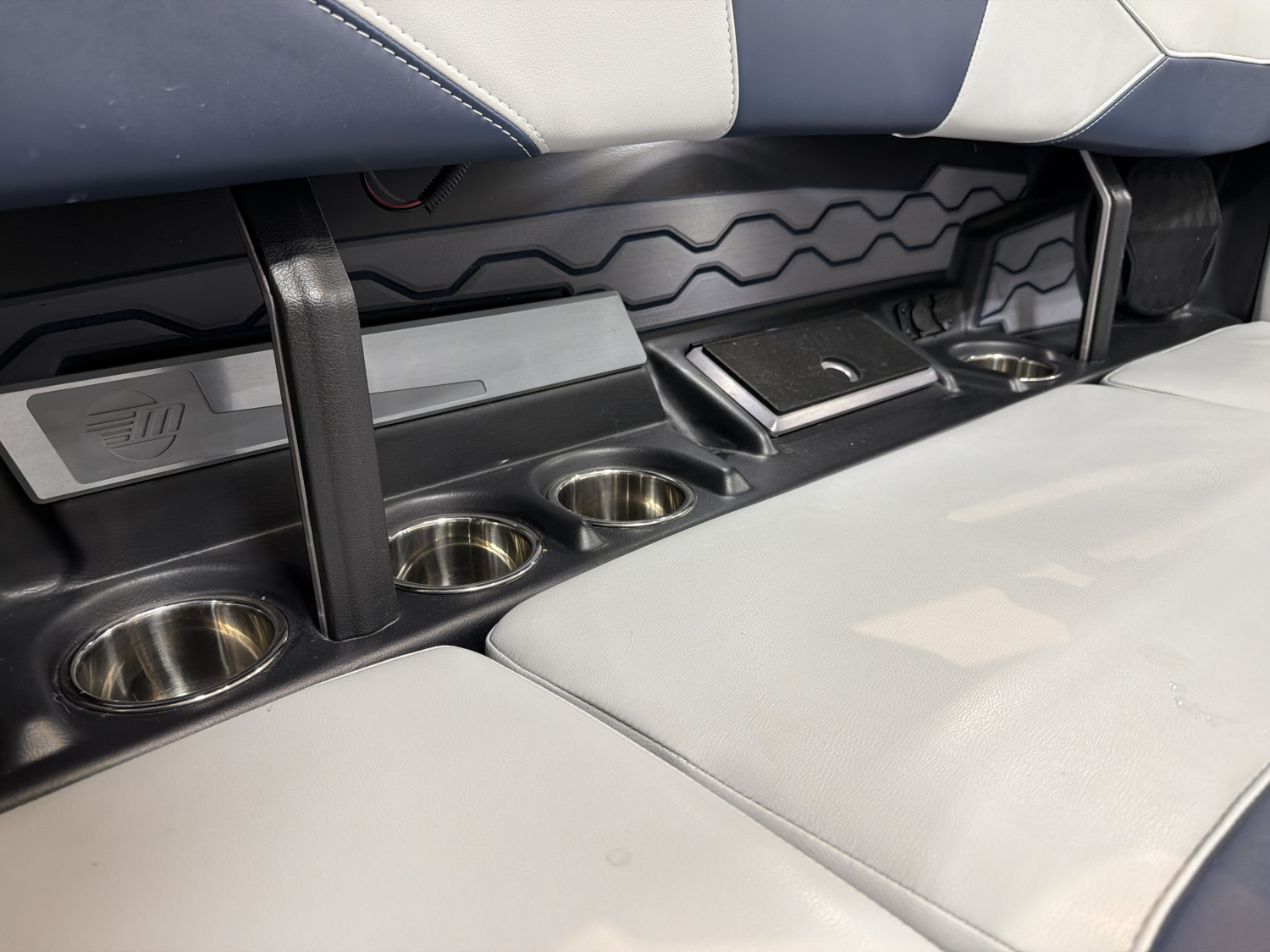2025 Malibu 23 LSV