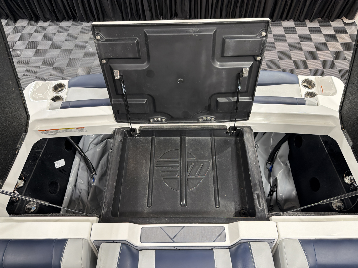 2025 Malibu 23 LSV