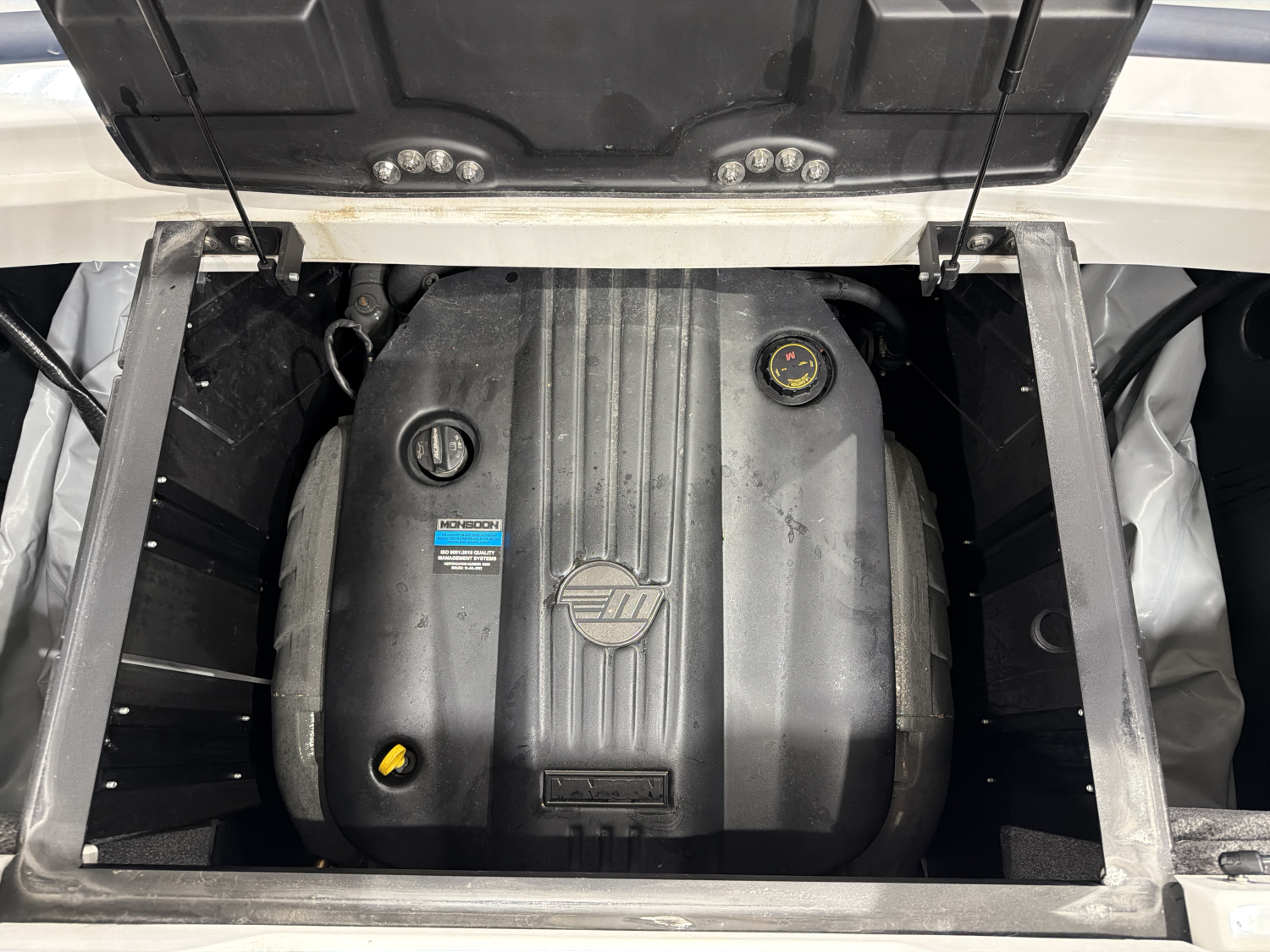2025 Malibu 23 LSV