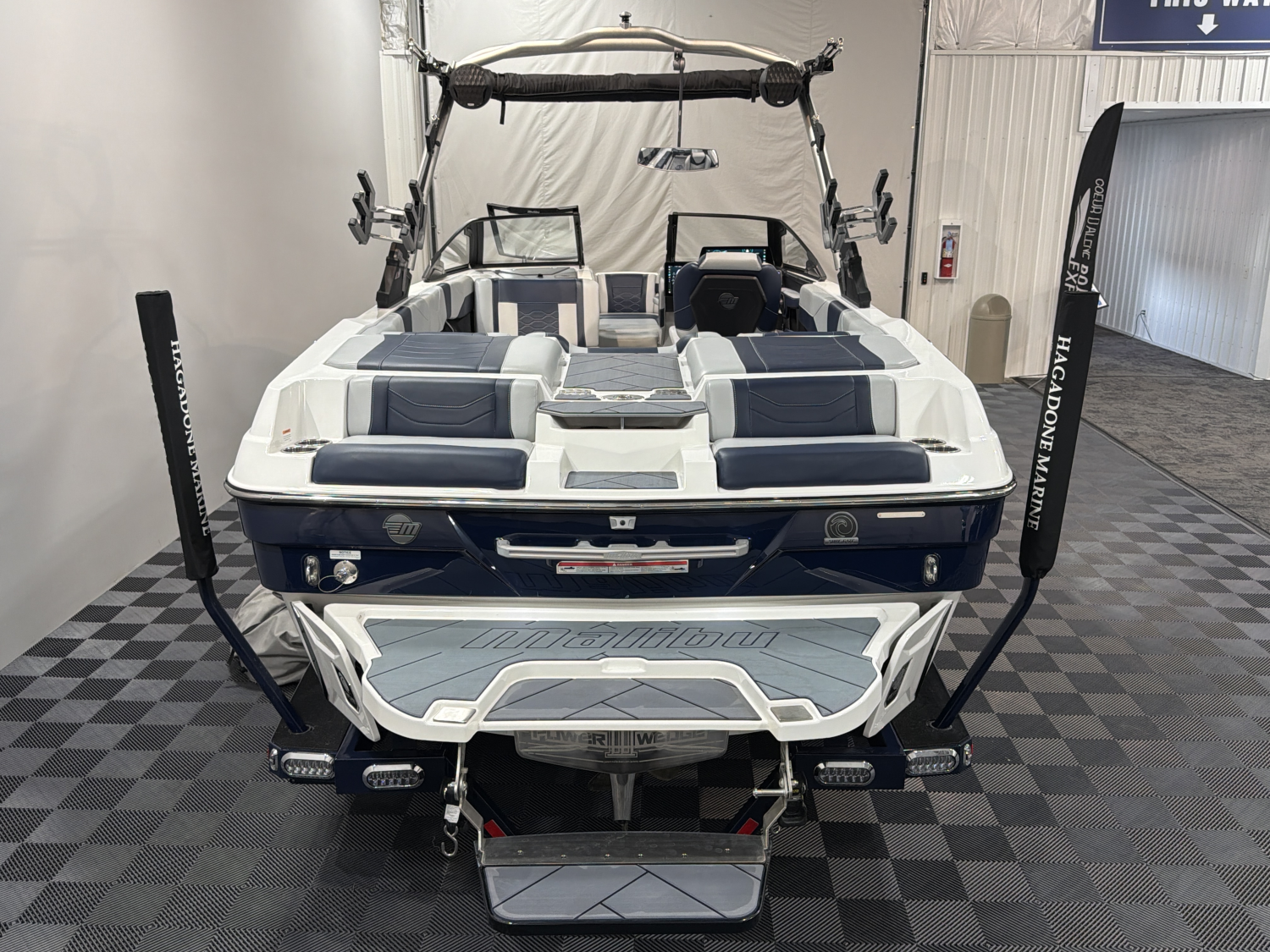 2025 Malibu 23 LSV