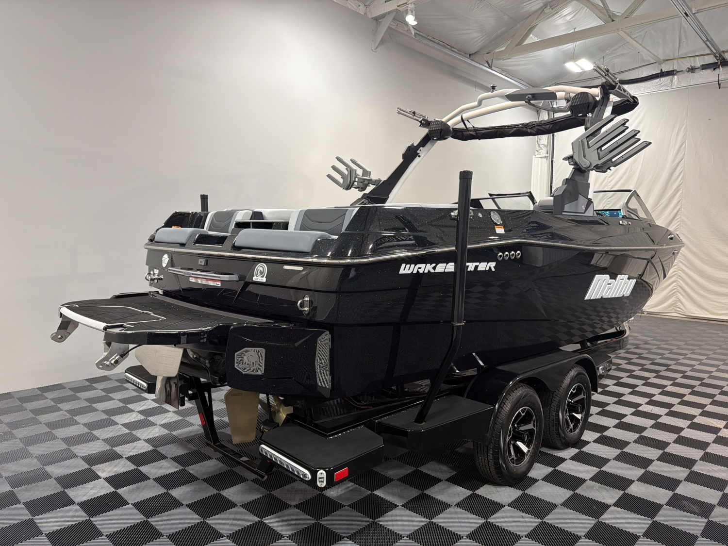 2026 Malibu 23 LSV