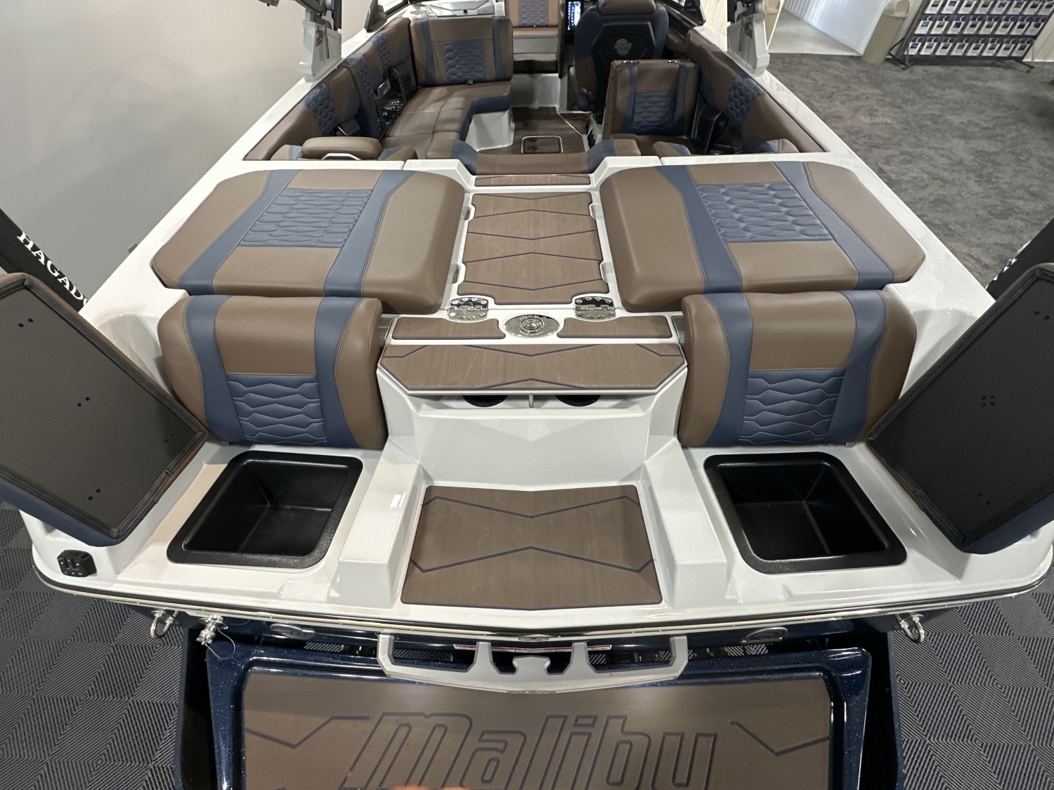 2025 Malibu 24 MXZ