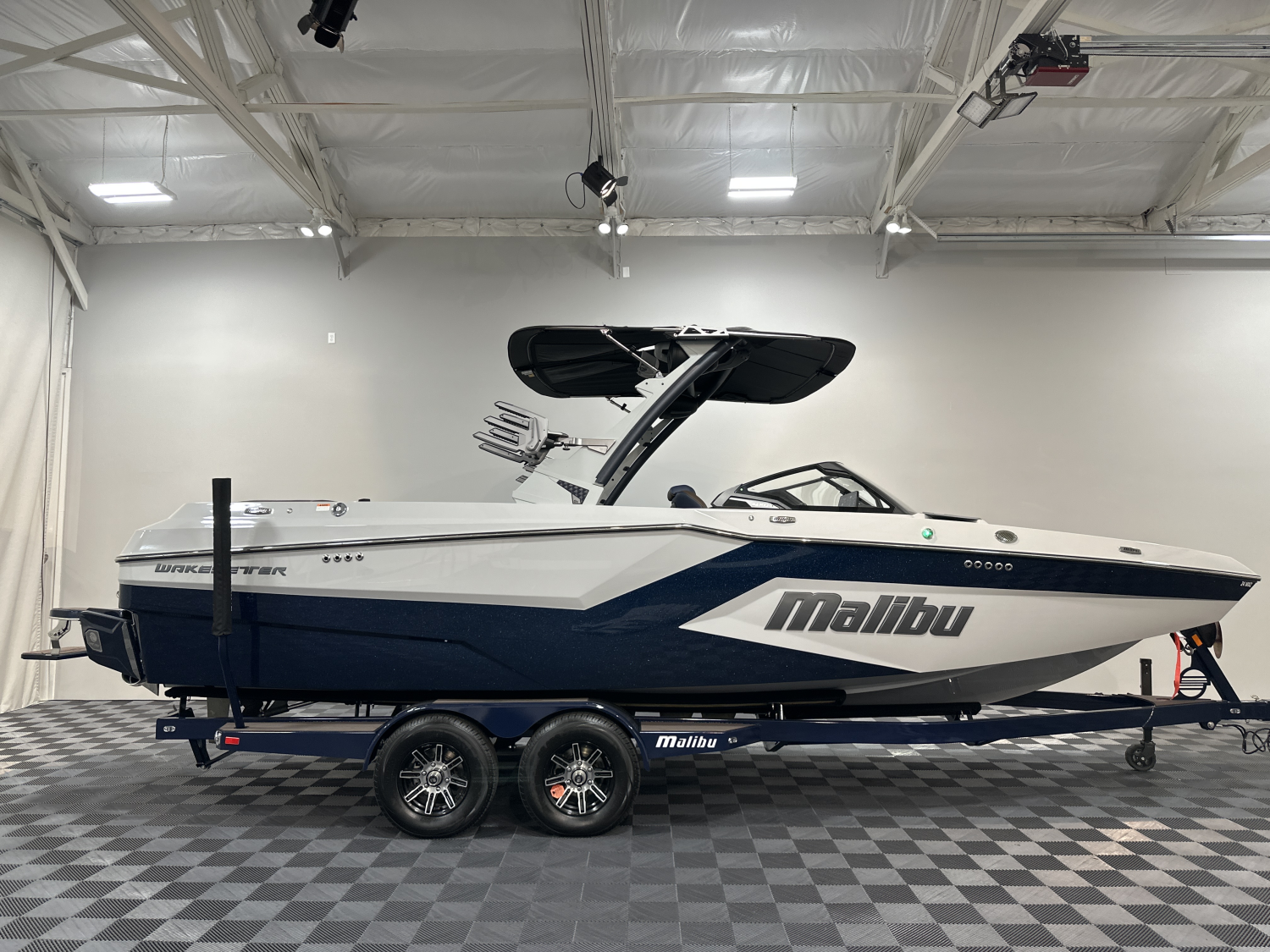 2025 Malibu 24 MXZ