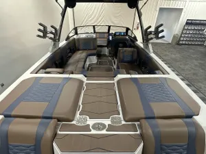 2025-malibu-wakesetter-24-mxz-137033-image9