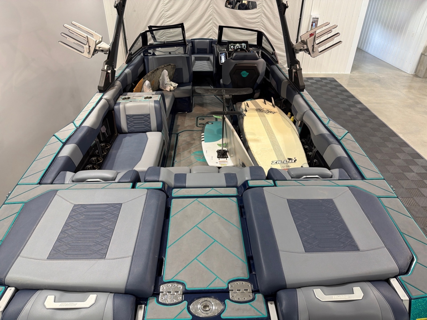 2023 Malibu 26 LSV