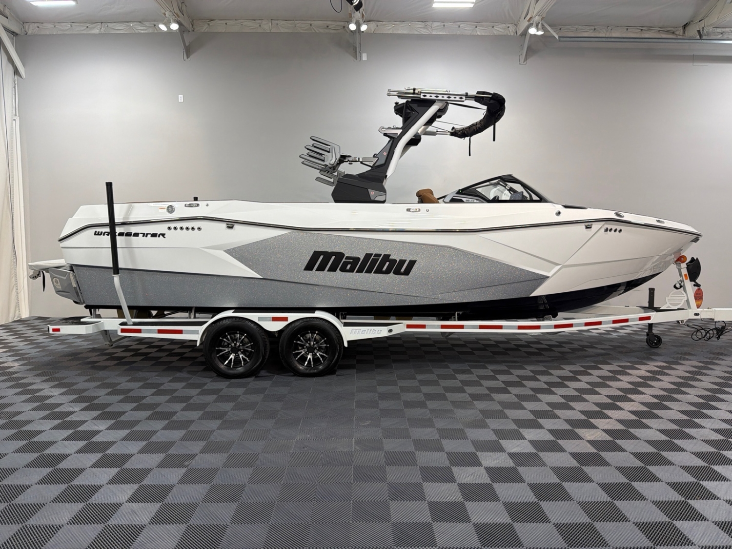 2026 Malibu 26 LSV