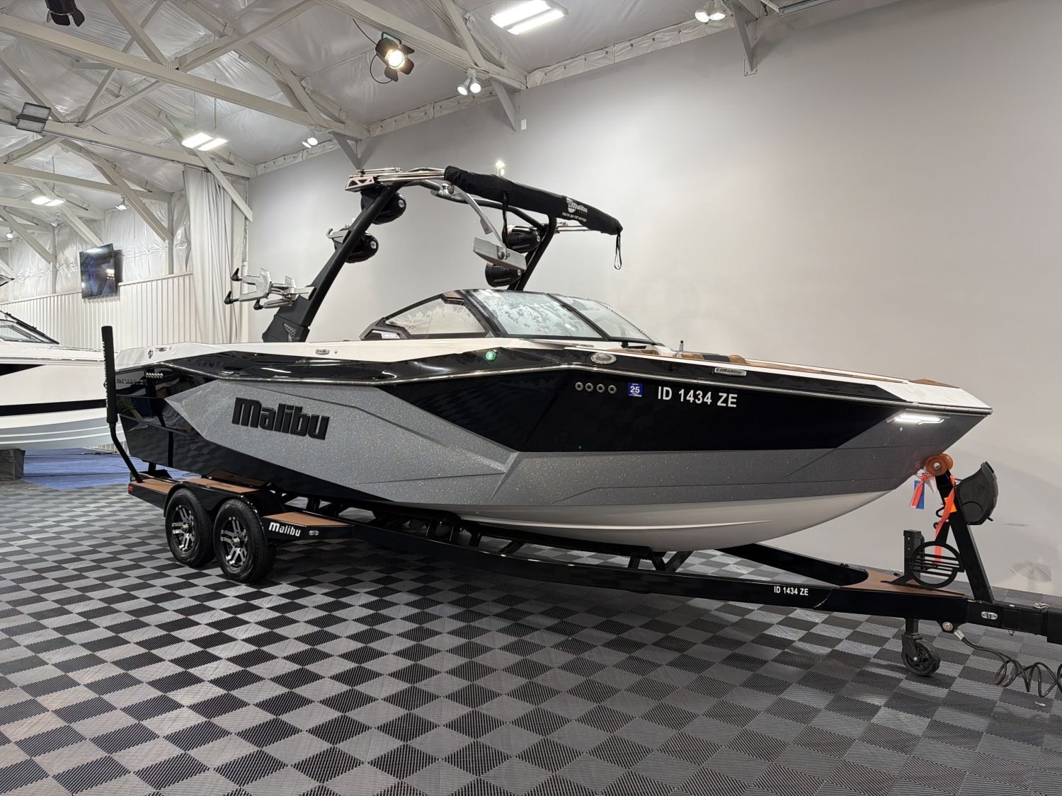 2025 Malibu 26 LSV