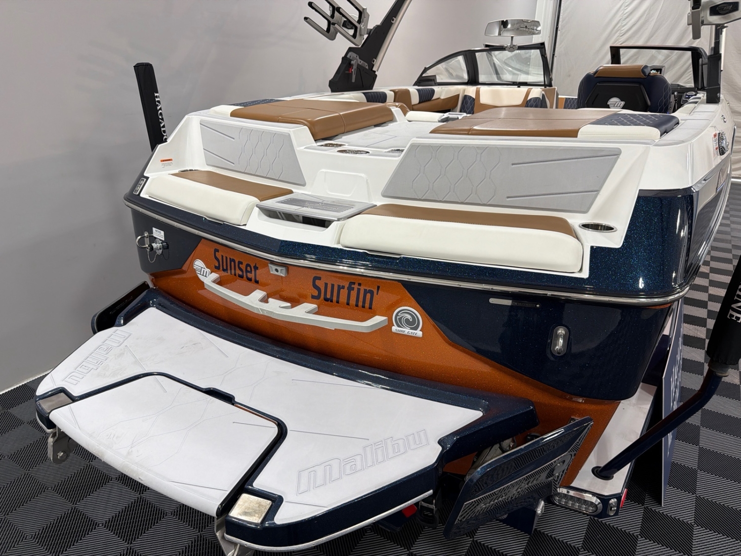 2023 Malibu M220
