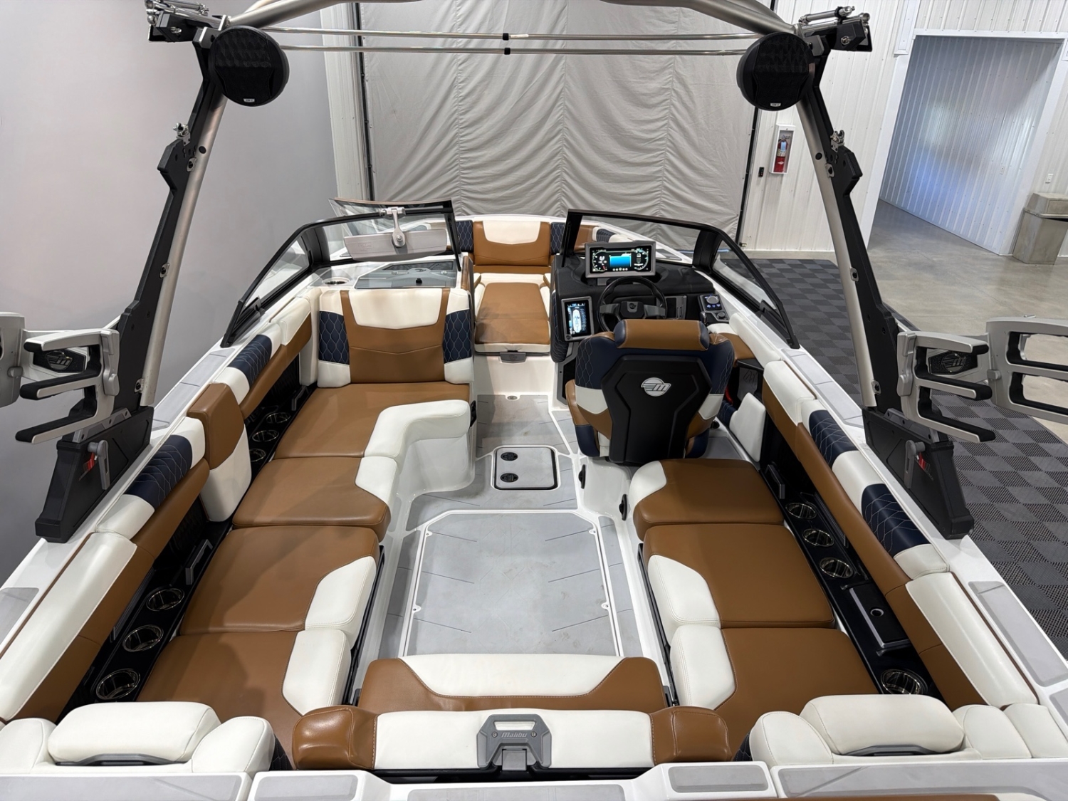 2023 Malibu M220