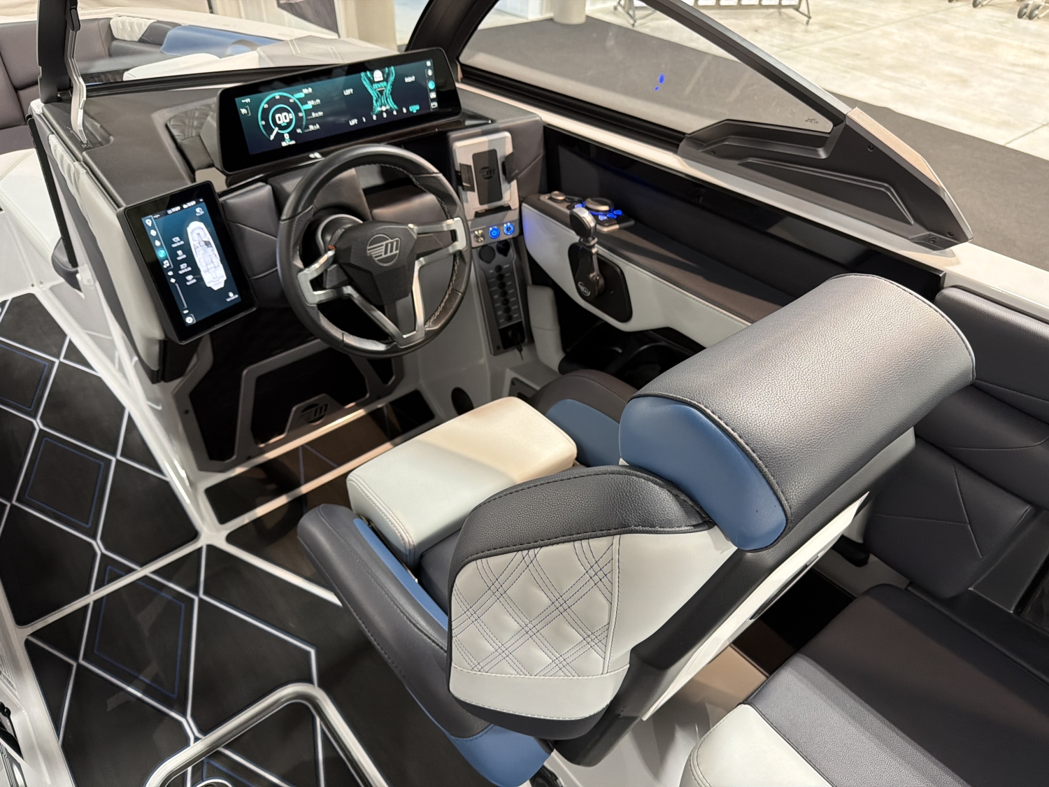 2025 Malibu M230