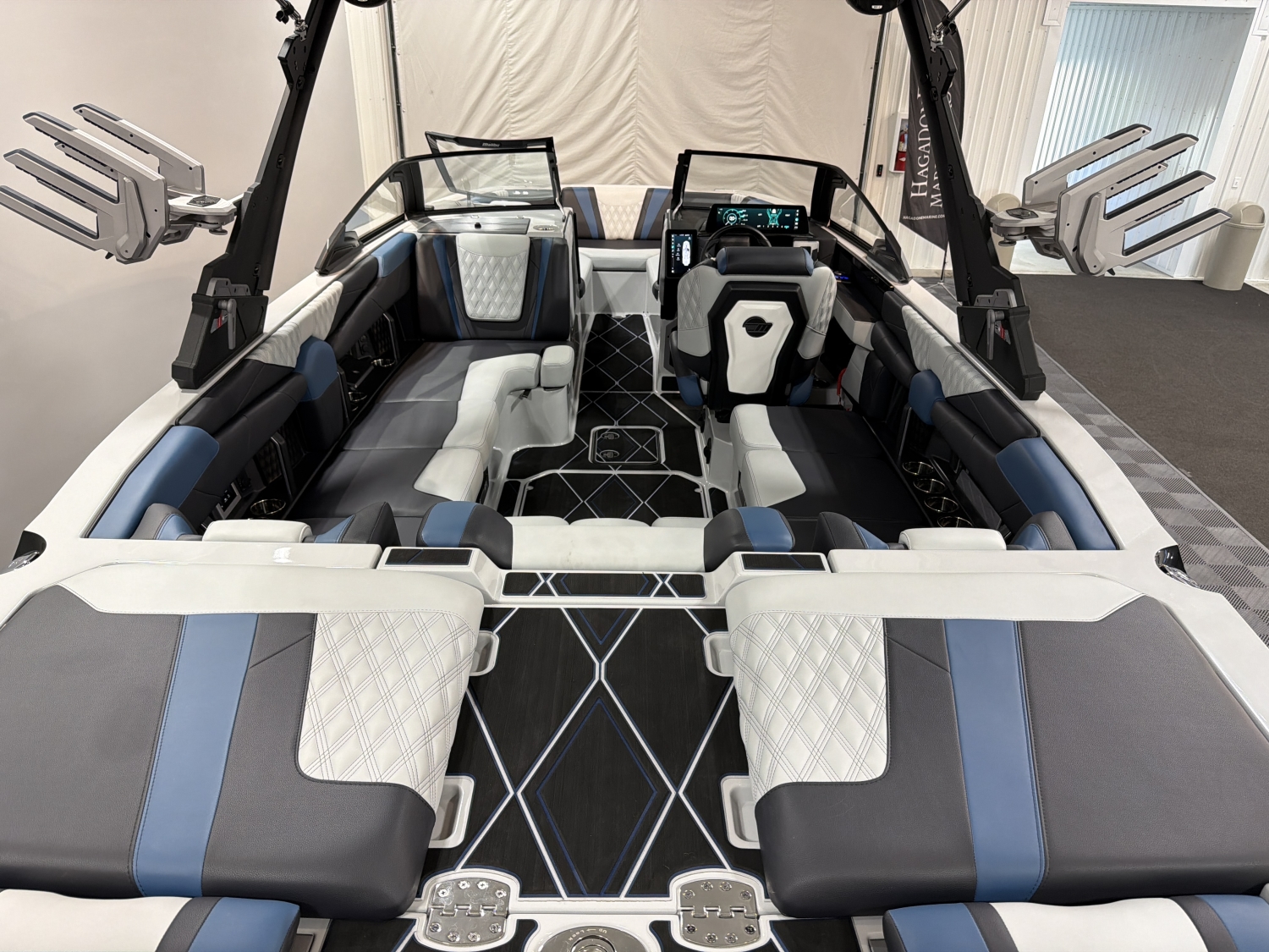 2025 Malibu M230