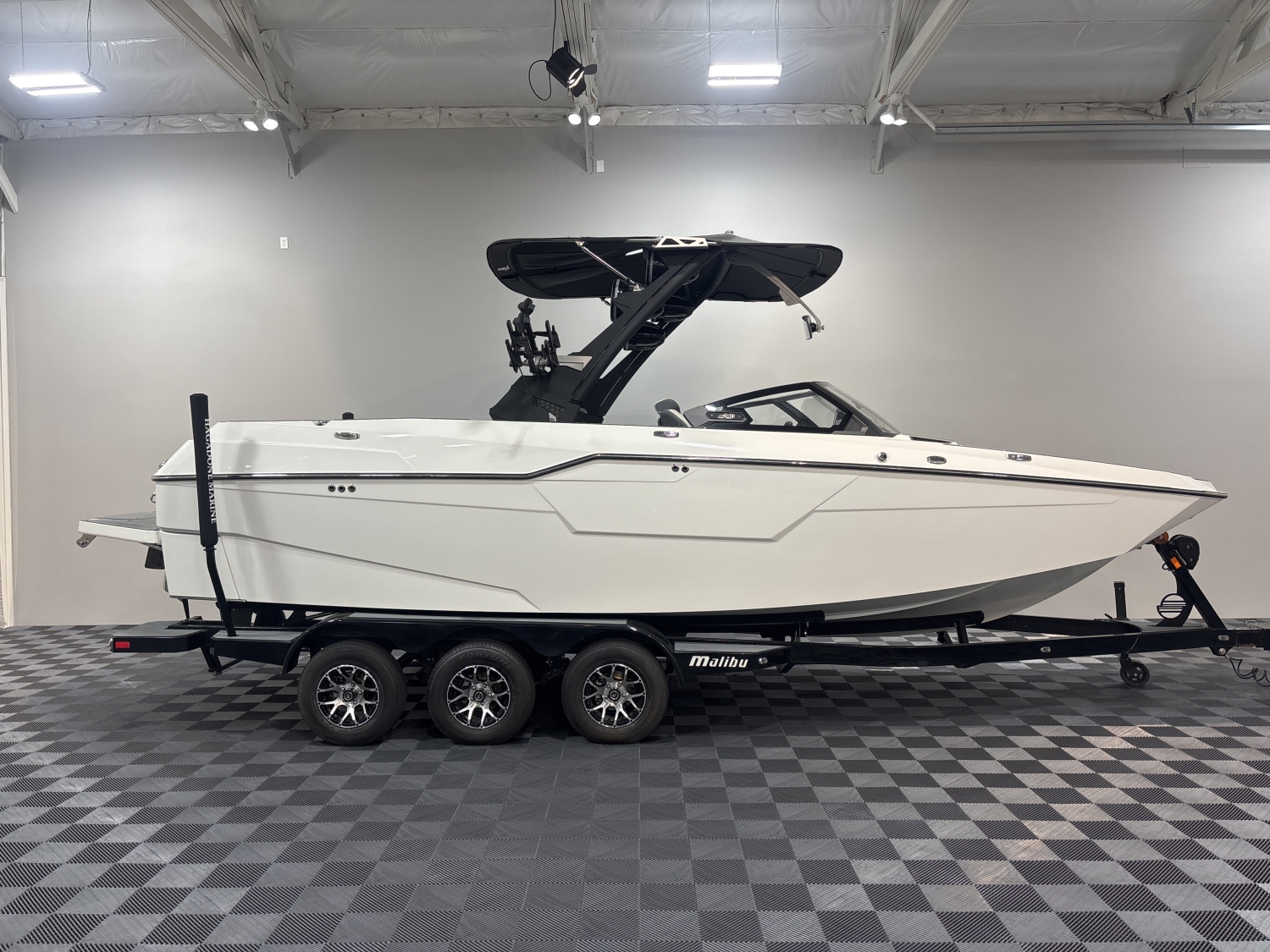 2021 Malibu M240