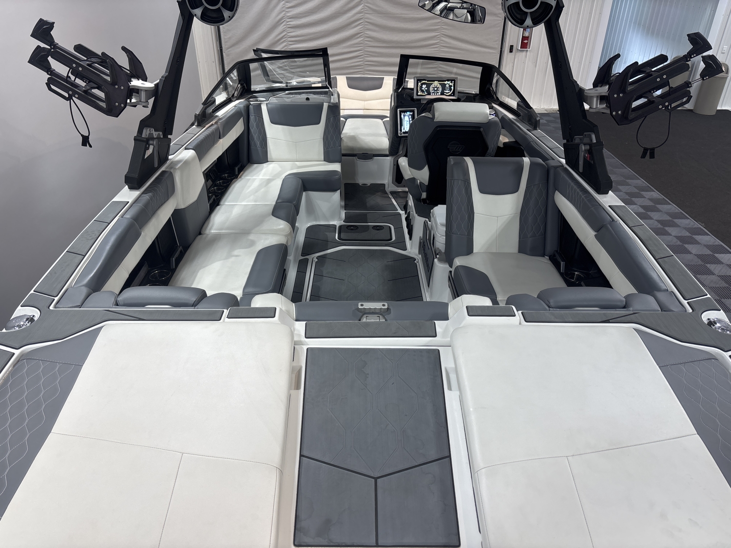 2021 Malibu M240