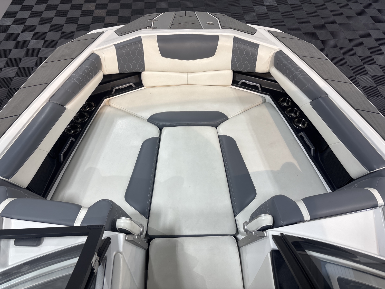 2021 Malibu M240