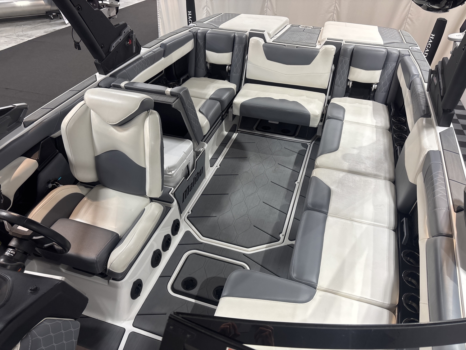 2021 Malibu M240