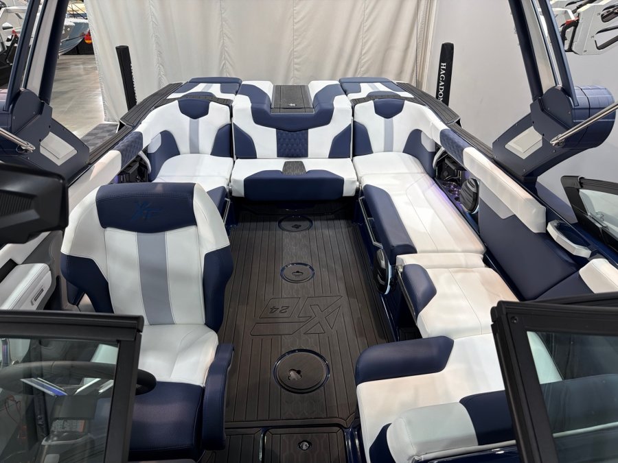 2026-mastercraft-xt24-137054-image12