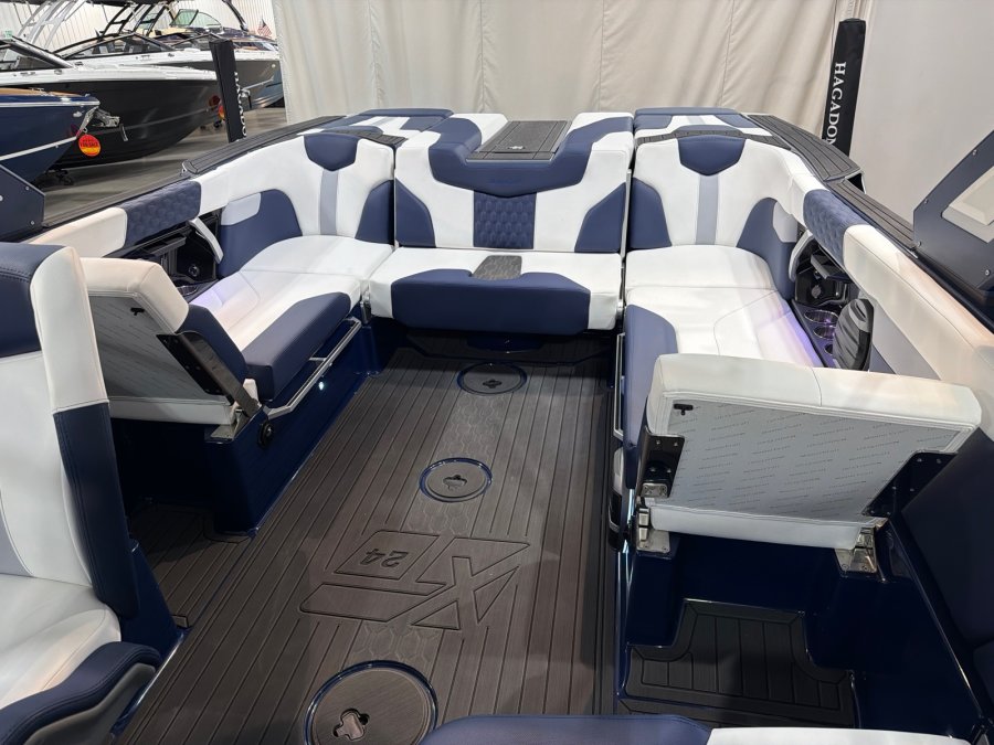 2026-mastercraft-xt24-137054-image13