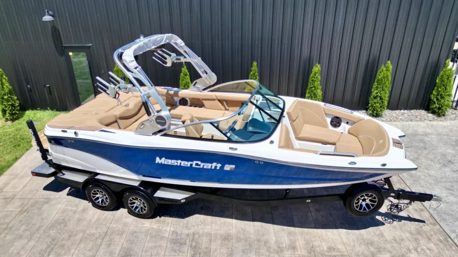 2020-mastercraft-xt22-137088-image1.webp