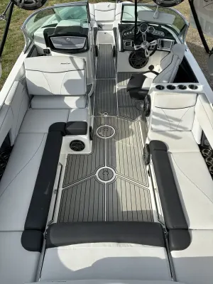 2017-mastercraft-x26-137093-image3.webp