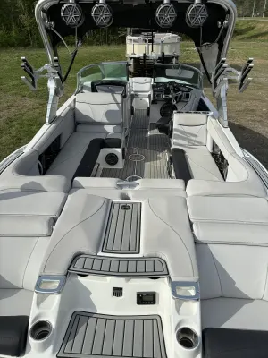 2017-mastercraft-x26-137093-image7.webp