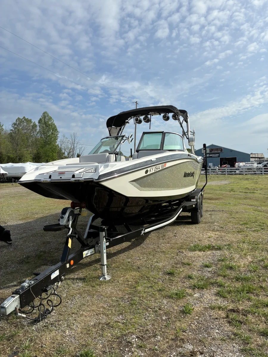 2017-mastercraft-x26-137093-image8.webp