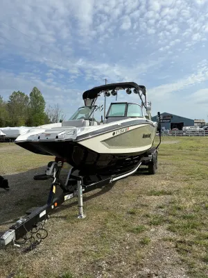 2017-mastercraft-x26-137093-image8.webp